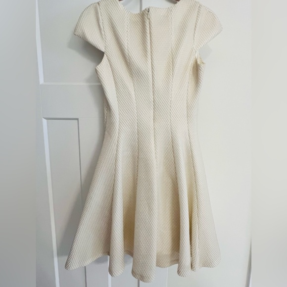 Beautiful Julia Jordan white with gold diamond sewn detail dress with pockets. - Picture 2 of 11